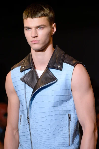 Look 18